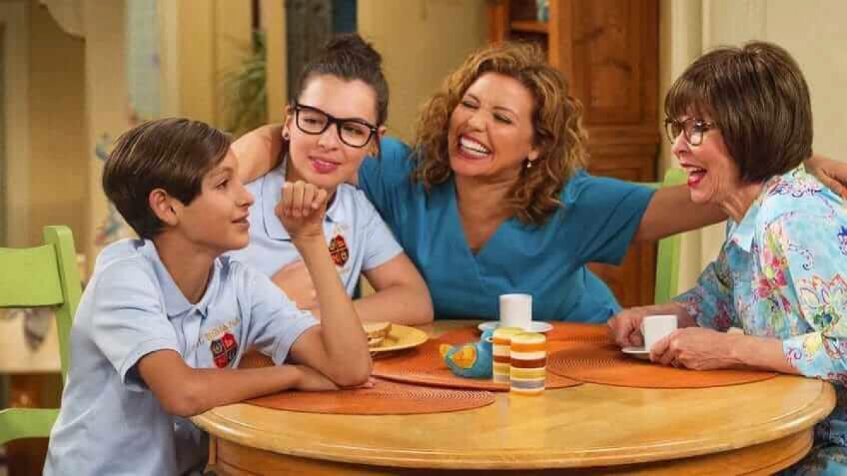 Sao phải nghĩ (Phần 2) (One Day at a Time (Season 2))